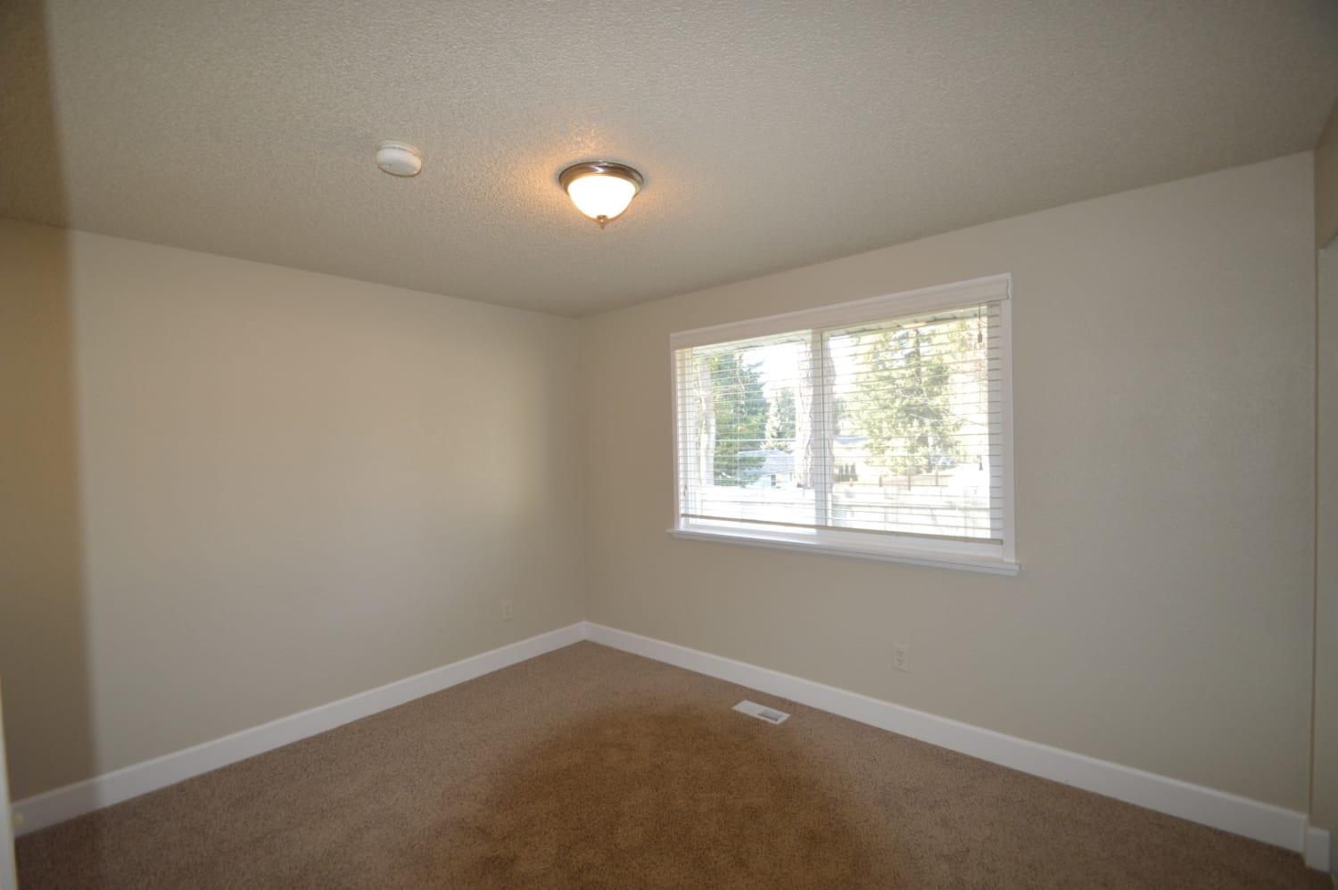 518 190th Street Ct E photo 4