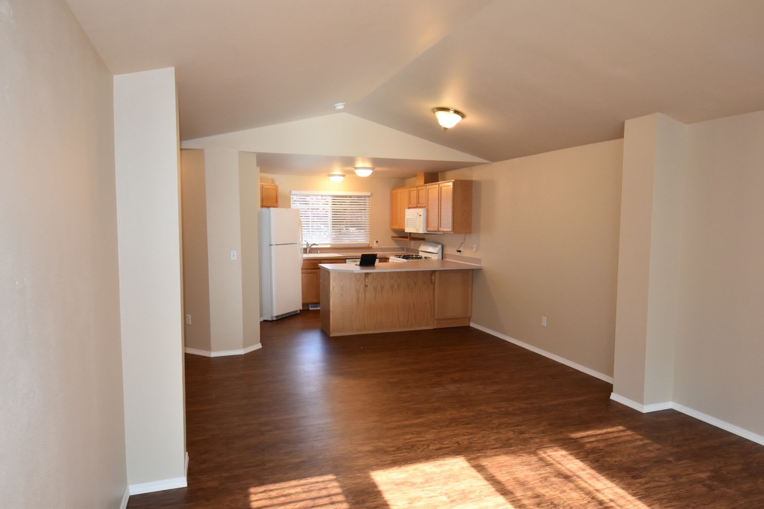10511 59th Dr NE photo 3