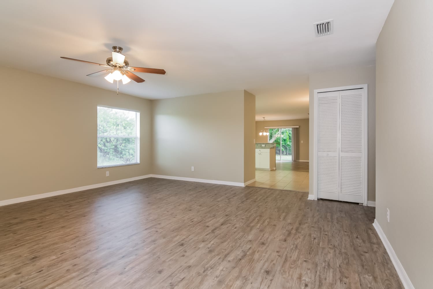 10014 Ancona St photo 2