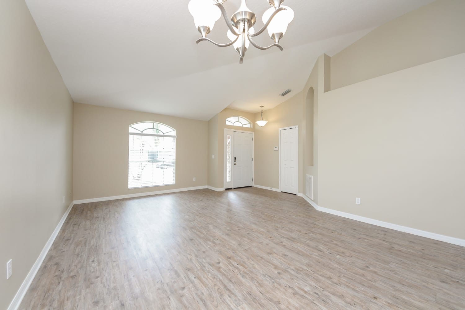 745 Sedgewood Cir photo 4