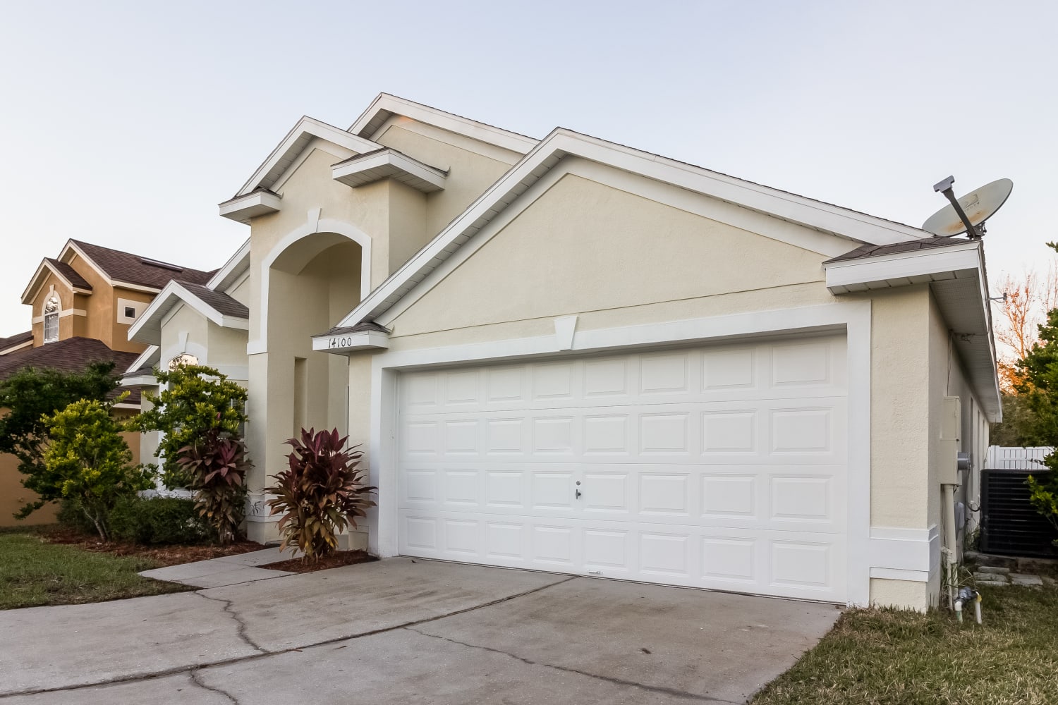 14100 Yellow Wood Cir photo 2