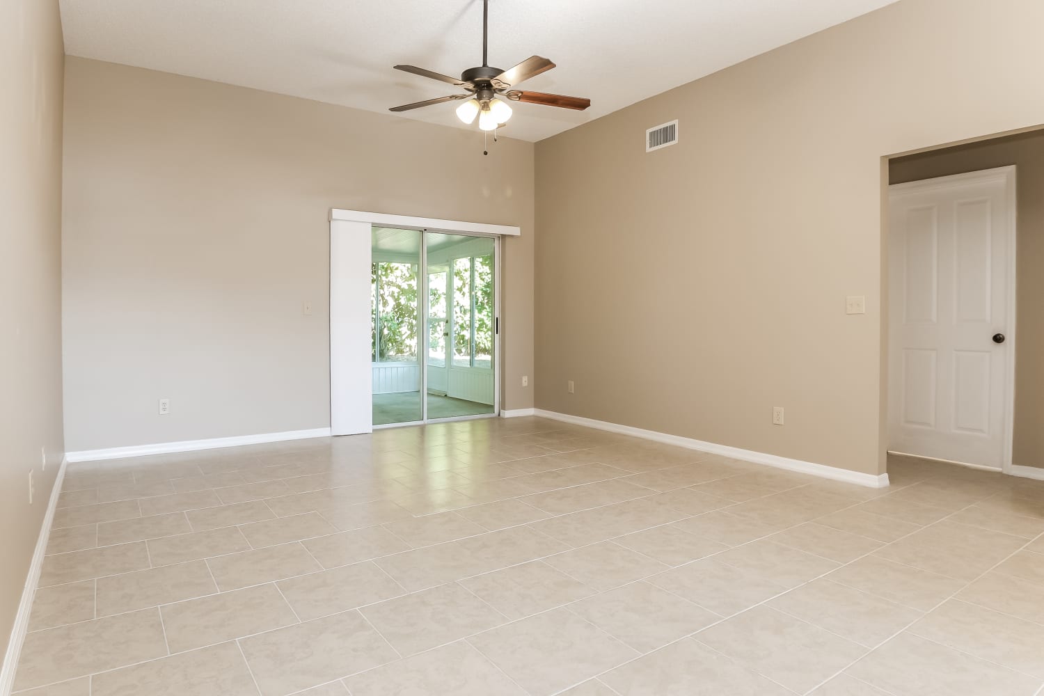 1842 Tampa Bay Dr photo 4