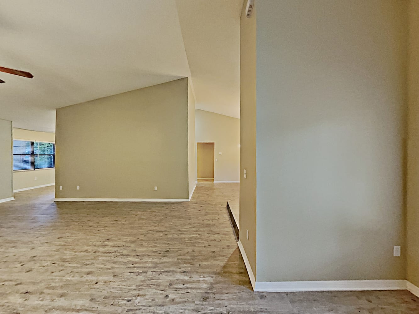 1123 Aloha Ct photo 4