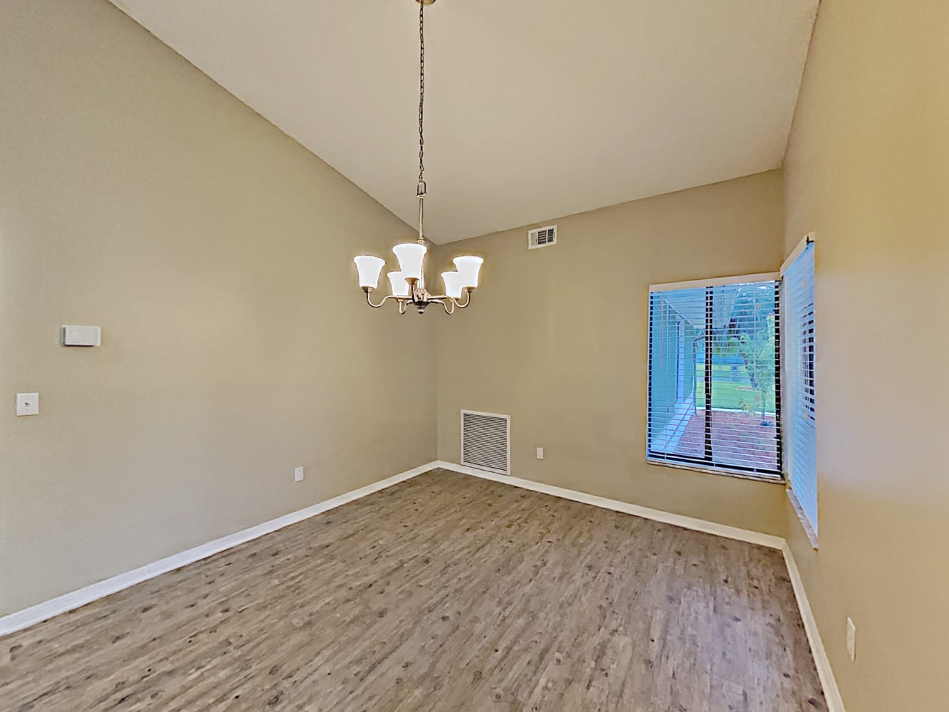 1123 Aloha Ct photo 5