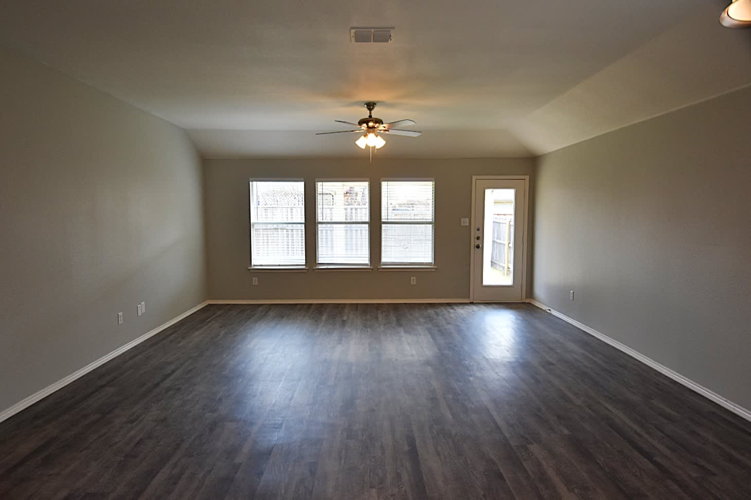 1020 Salt Creek Trl photo 3