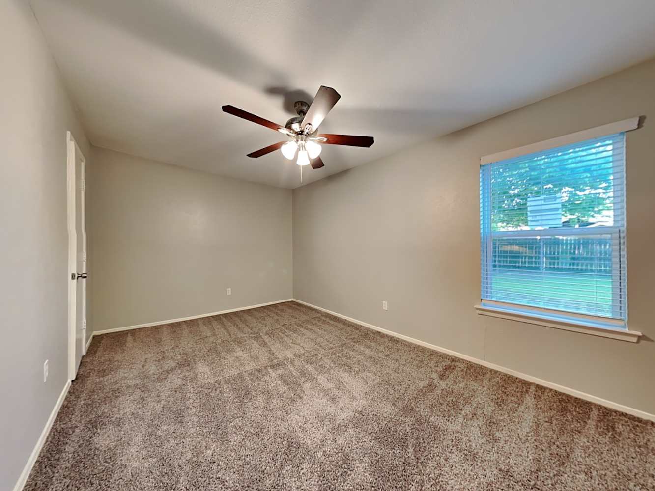 5668 Jamaica Cir photo 4
