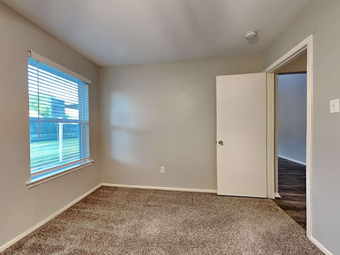 5668 Jamaica Cir photo 3