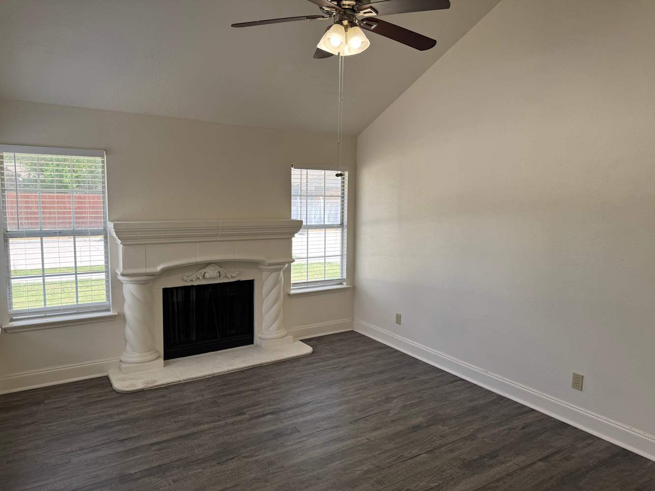 7509 Creekfall Dr photo 3