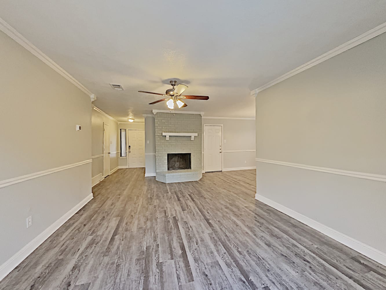 6649 Parkwood Dr photo 4