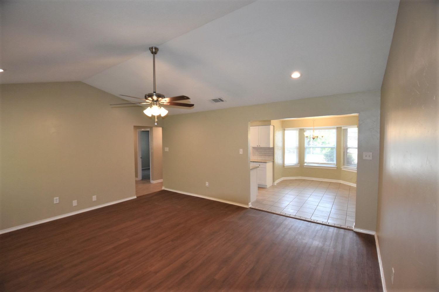 424 Guadalupe Dr photo 4