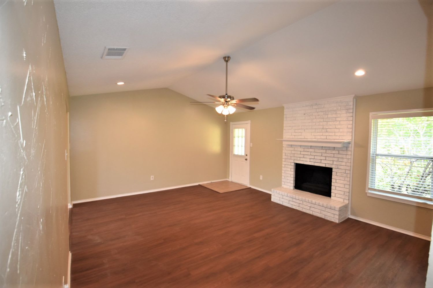 424 Guadalupe Dr photo 3