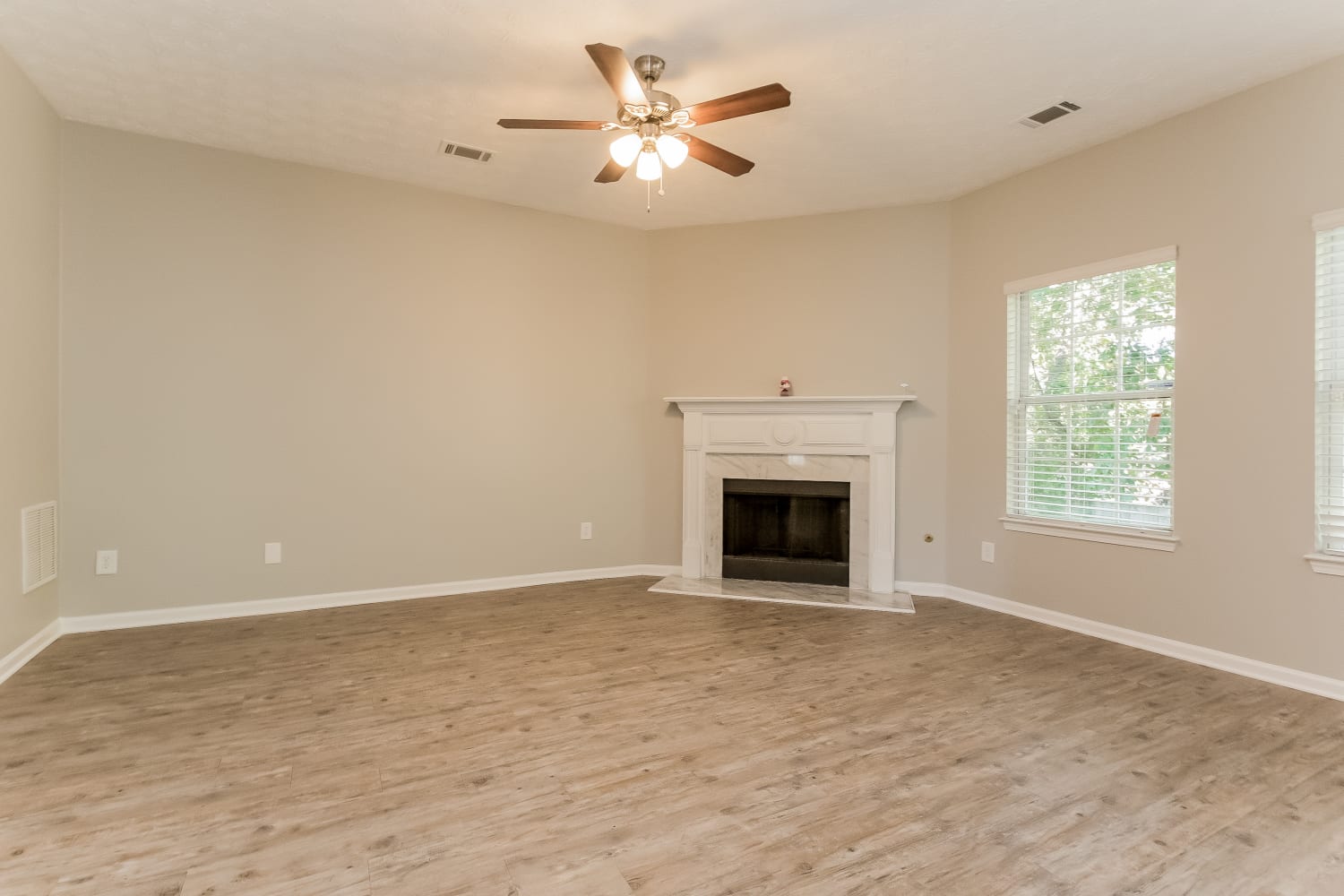 460 Hulan Way photo 4
