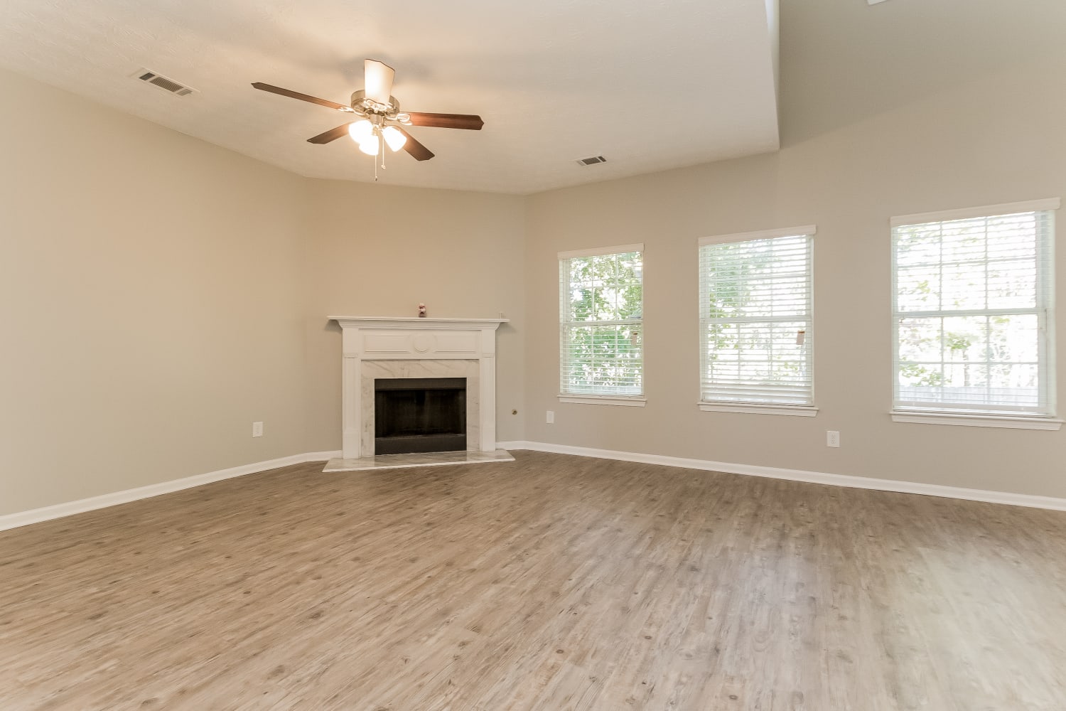 460 Hulan Way photo 3