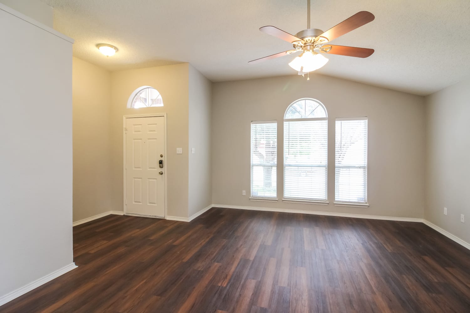 5812 Matt St photo 2