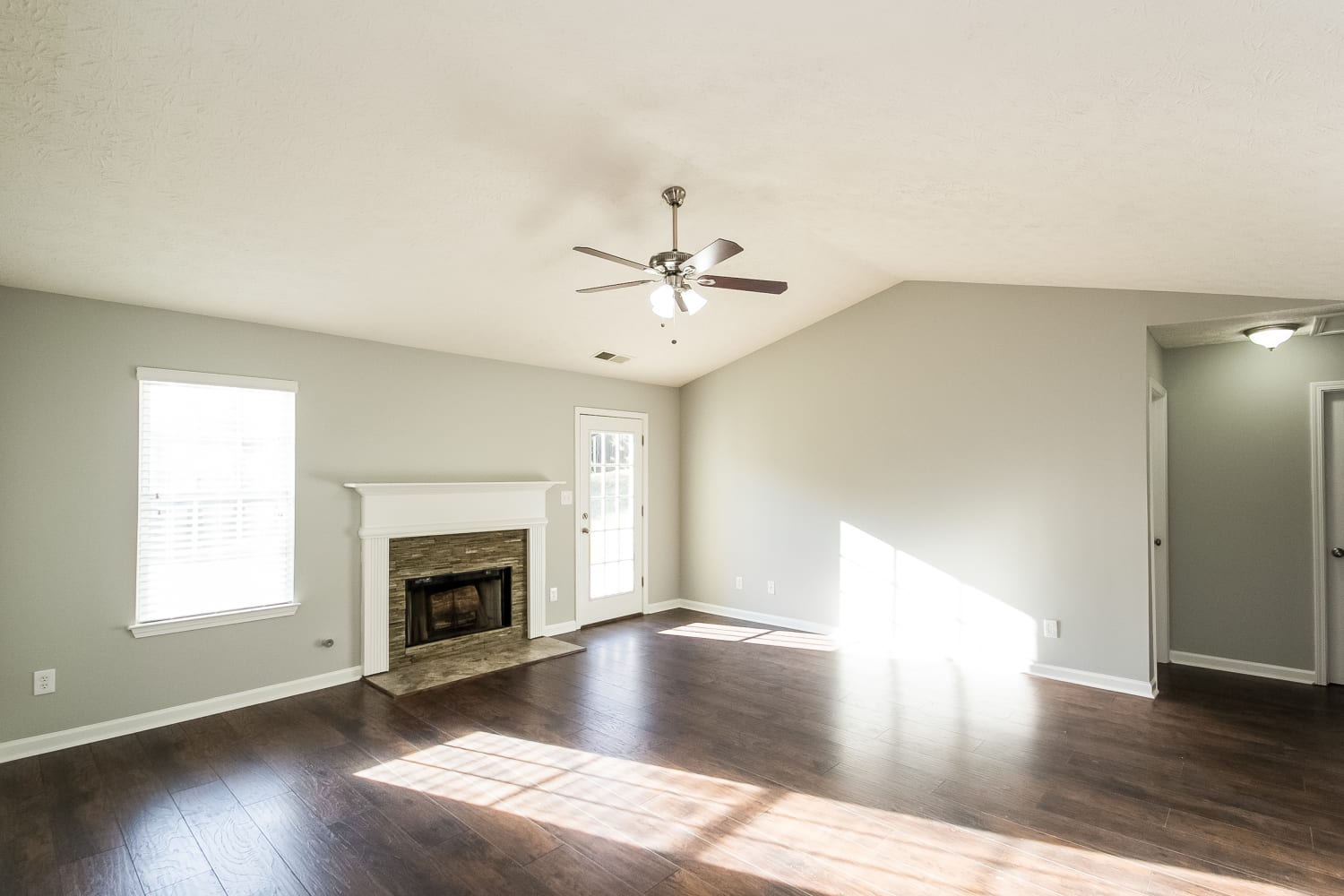 1530 Heatherton Rd photo 4