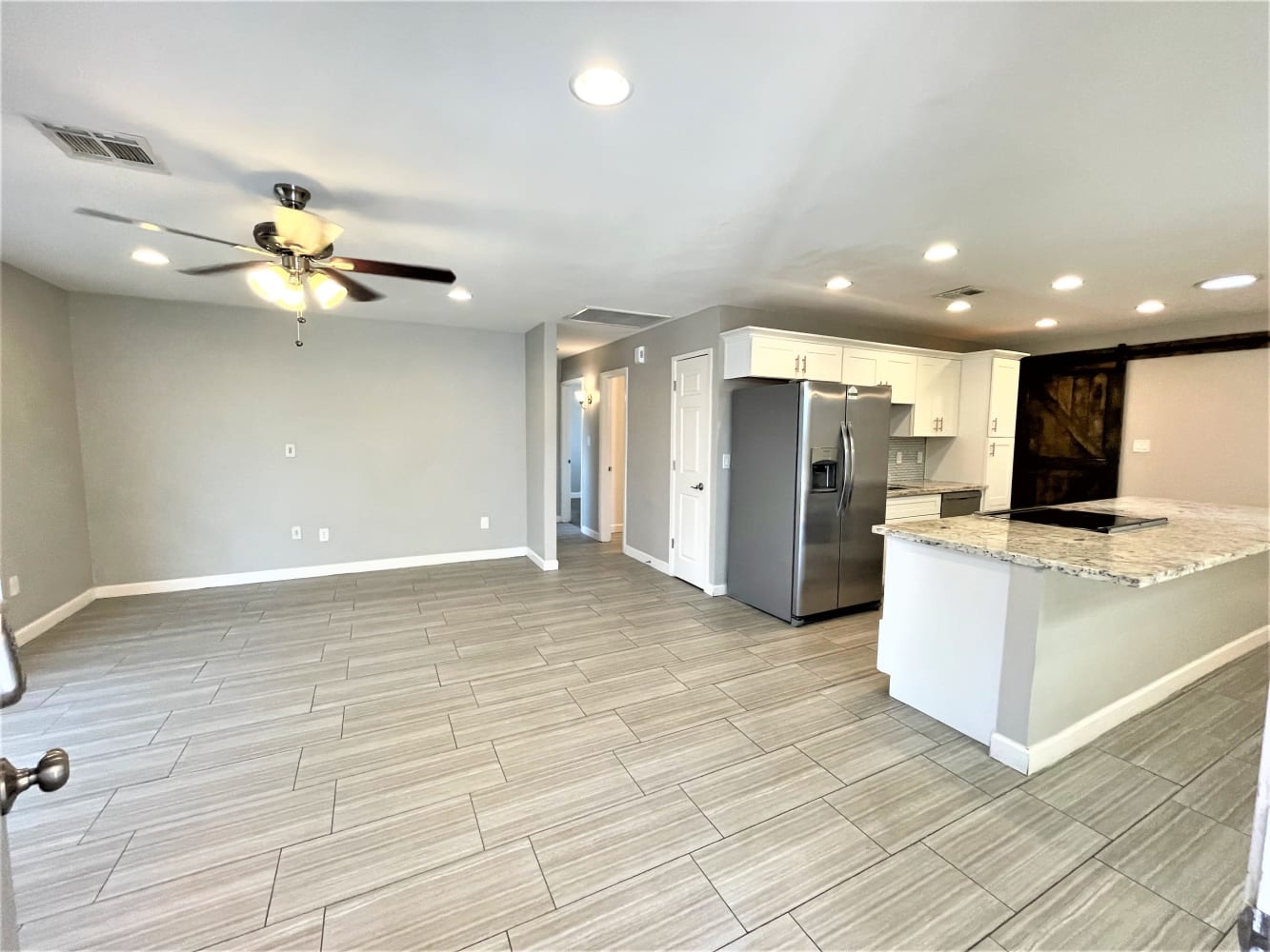 8708 E Palm Ln photo 3