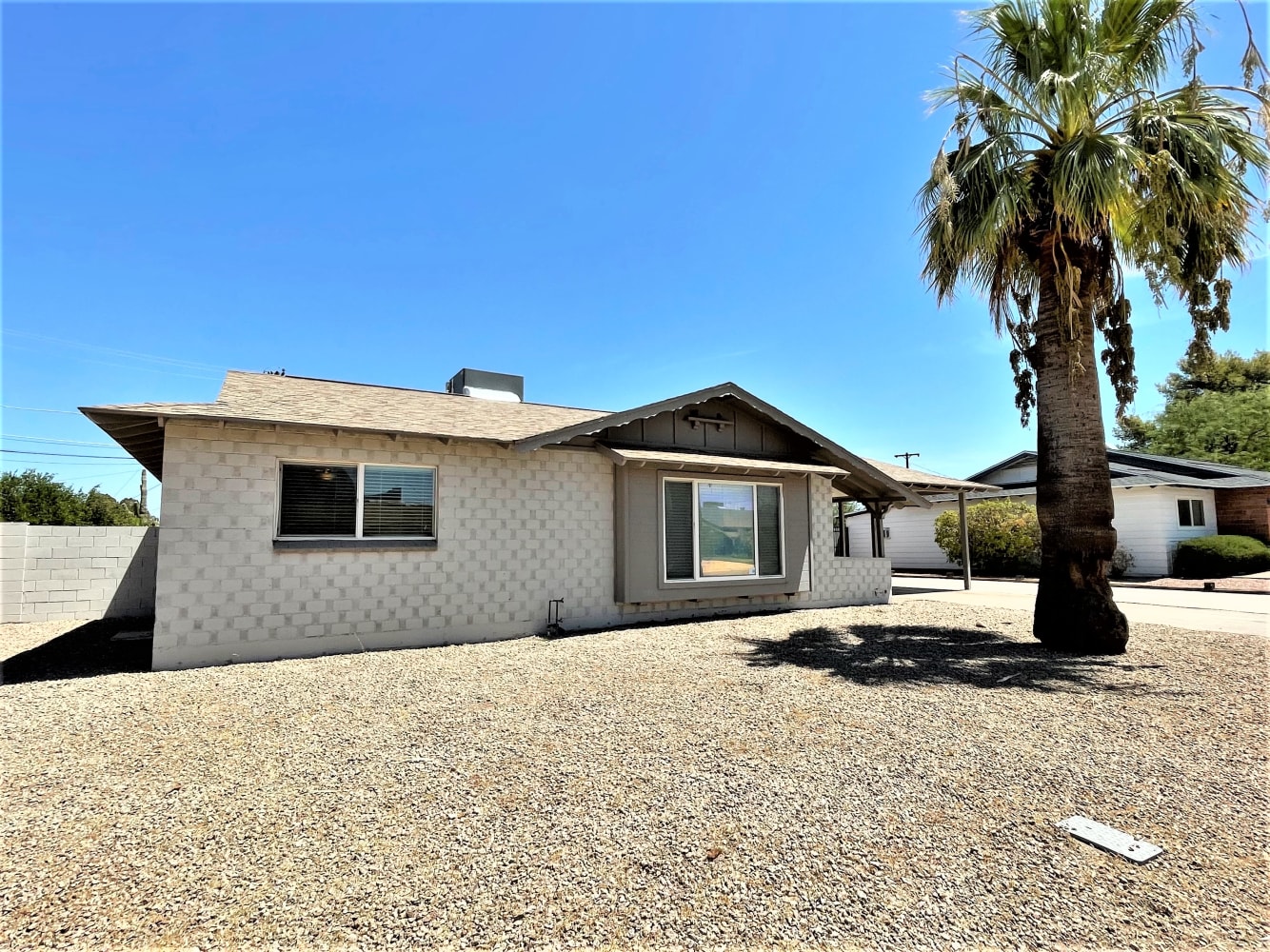8708 E Palm Ln photo 2