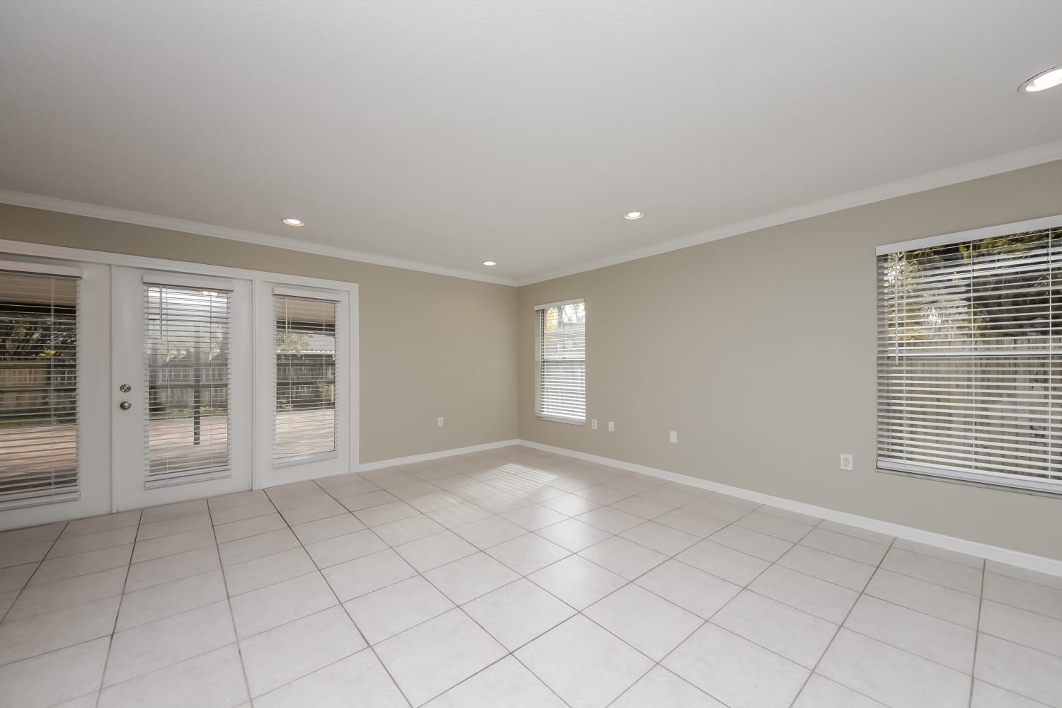 8516 Cedar Cove Ct photo 3