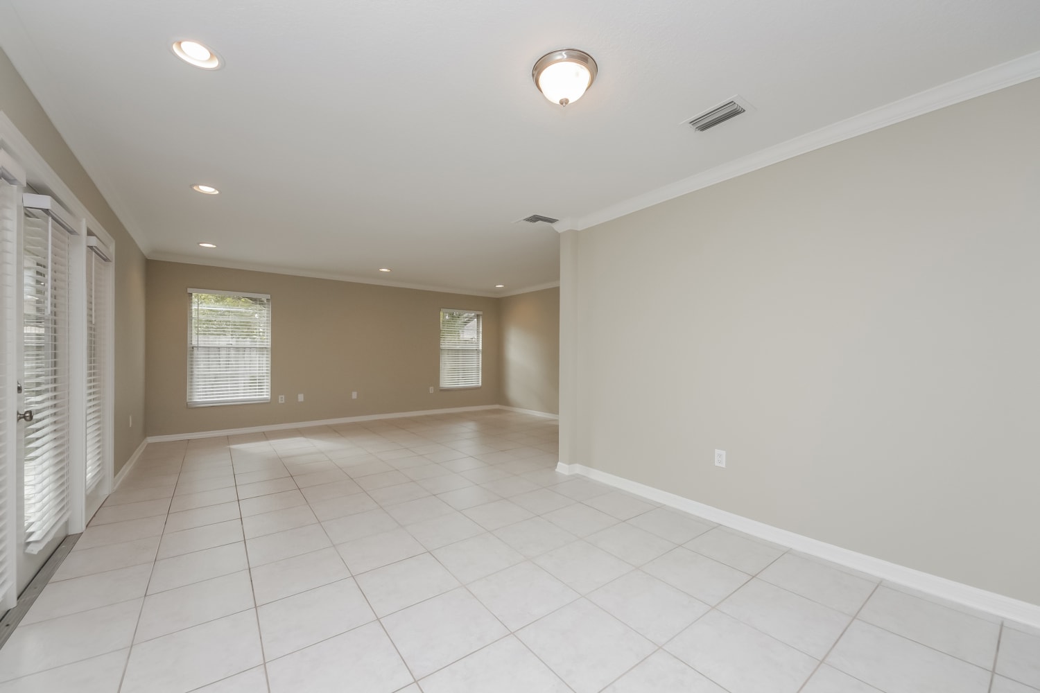 8516 Cedar Cove Ct photo 2
