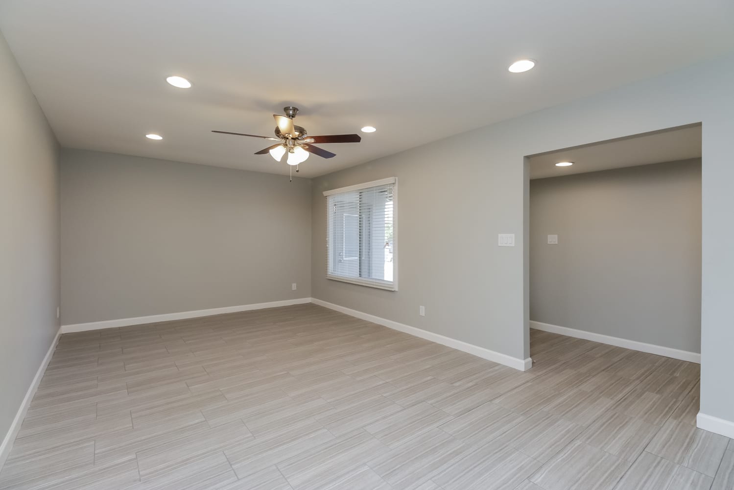 1140 E Malibu Dr photo 3