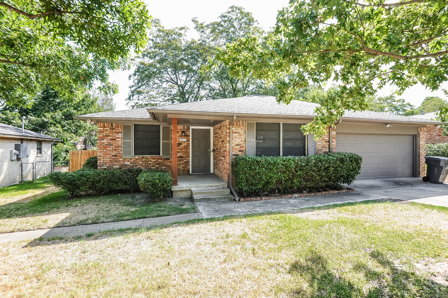 8514 Sweetwater Dr photo 2