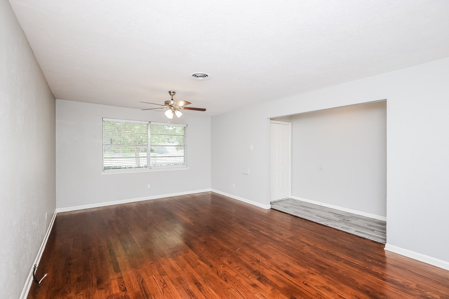 8514 Sweetwater Dr photo 3