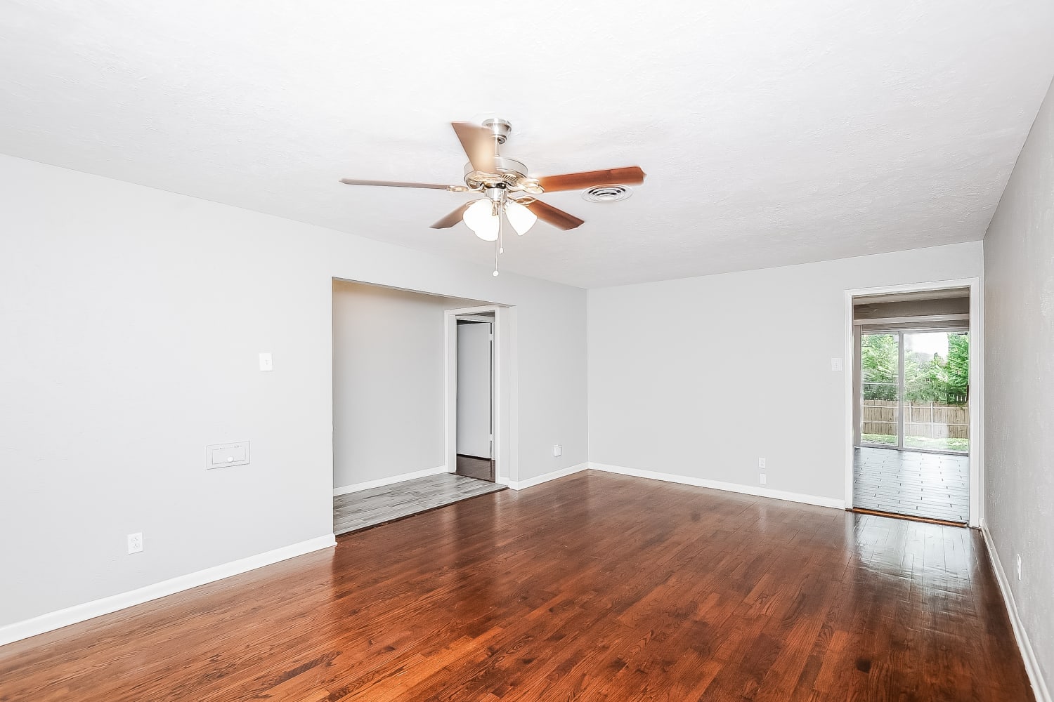 8514 Sweetwater Dr photo 4