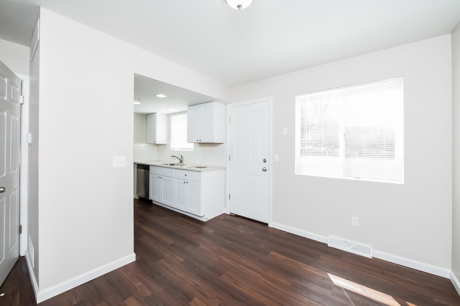10511 Owens St photo 4