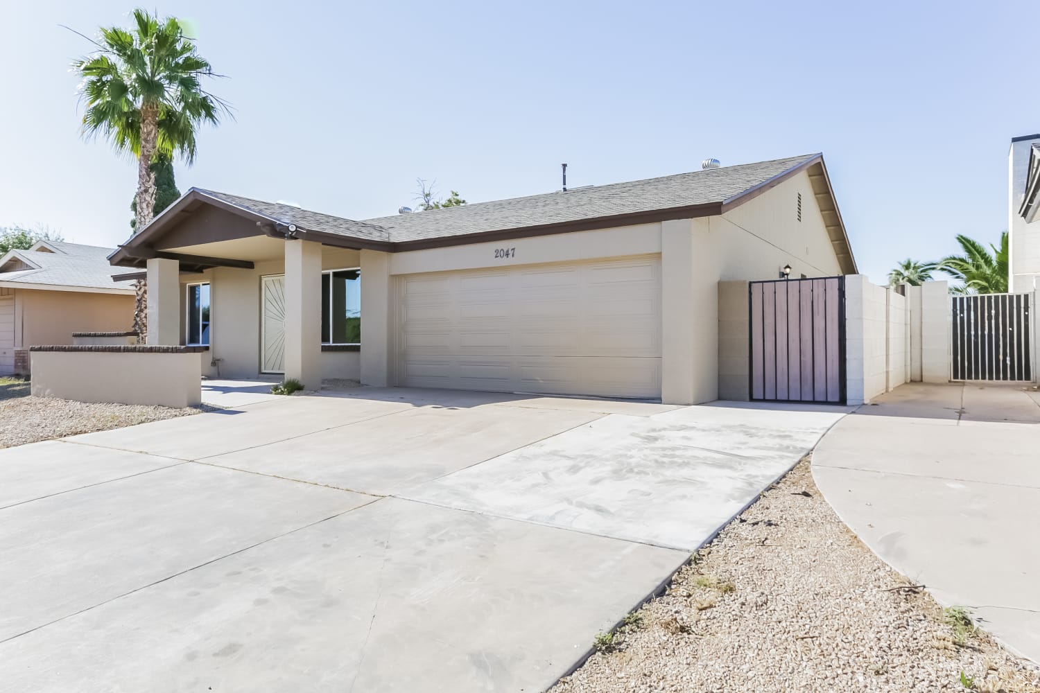 2047 E Cornell Dr photo 2