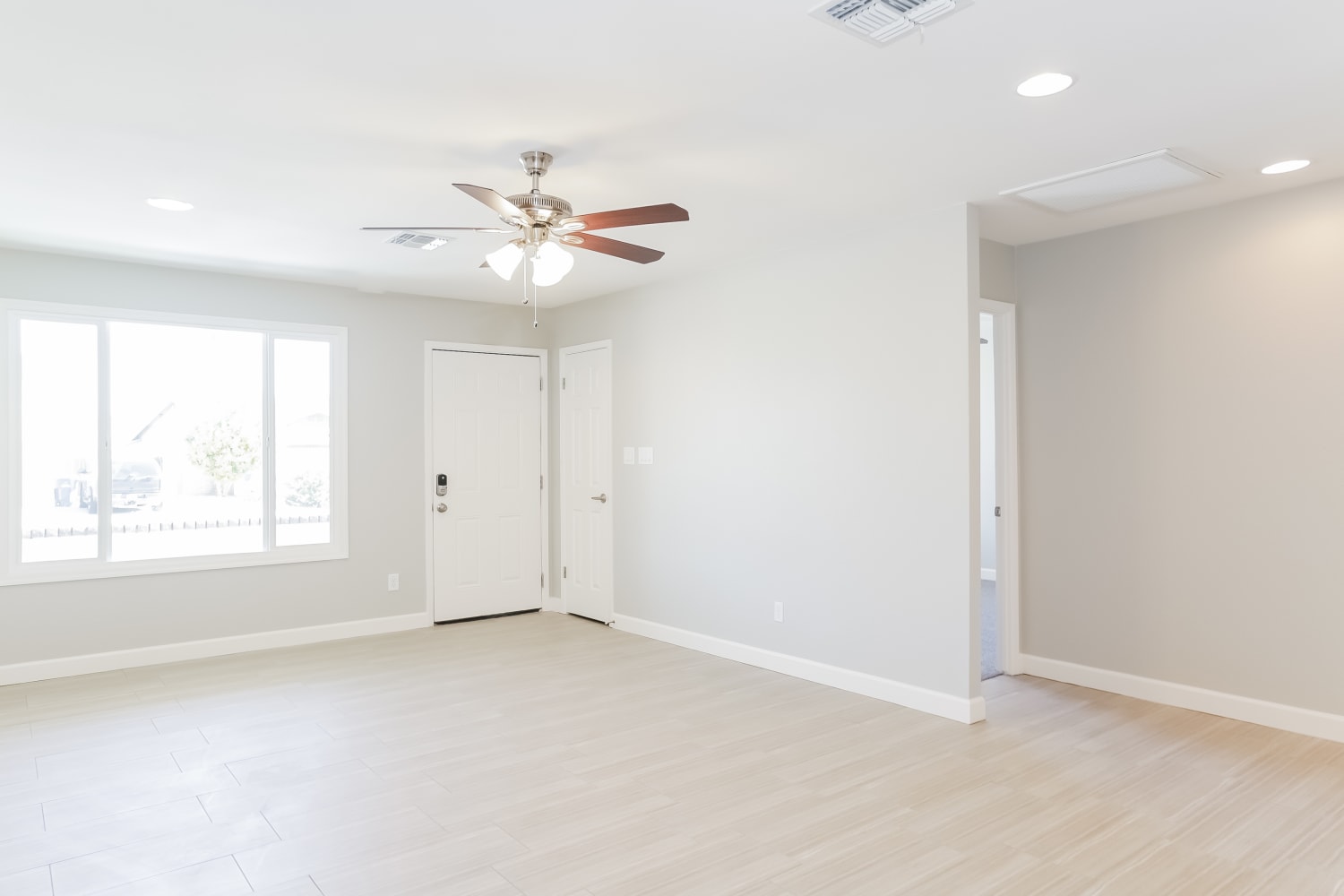 2047 E Cornell Dr photo 4
