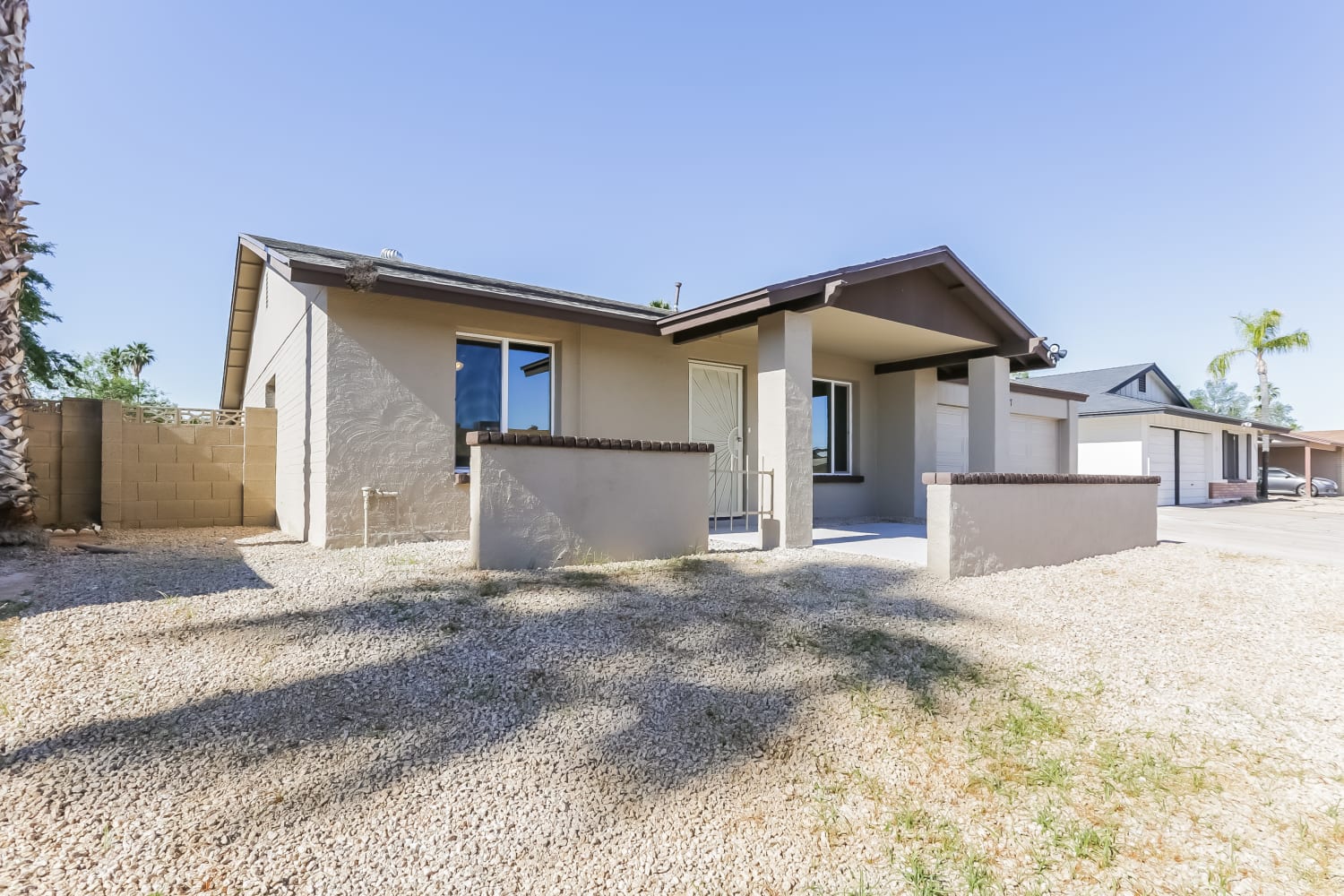 2047 E Cornell Dr photo 3