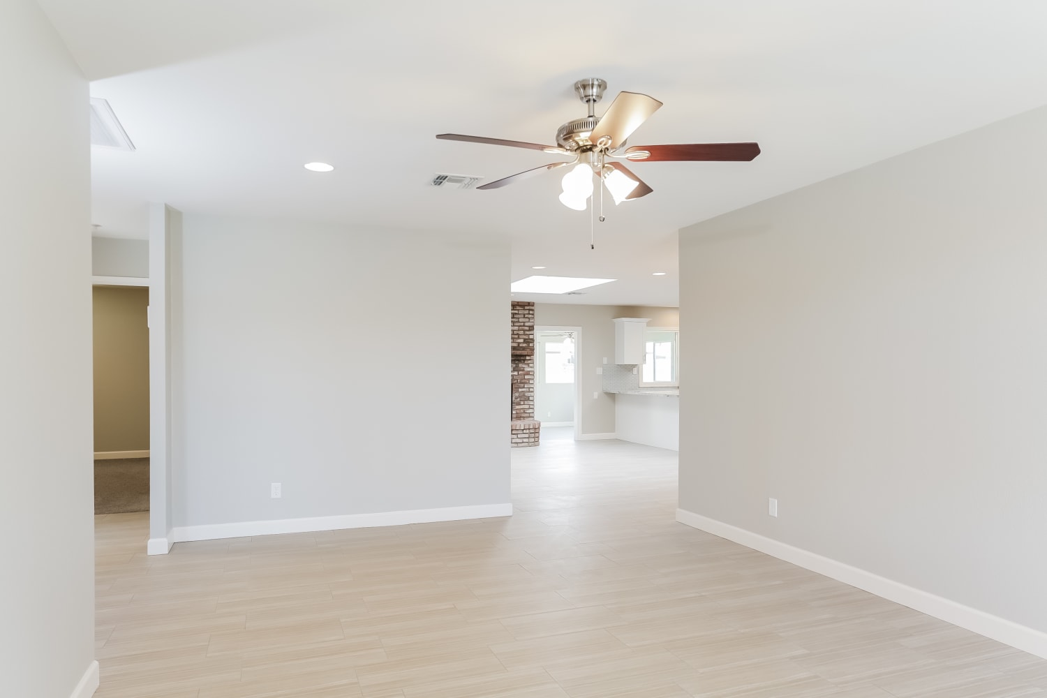 2047 E Cornell Dr photo 5
