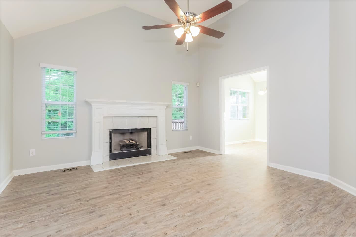 1722 Graywood Dr SE photo 2