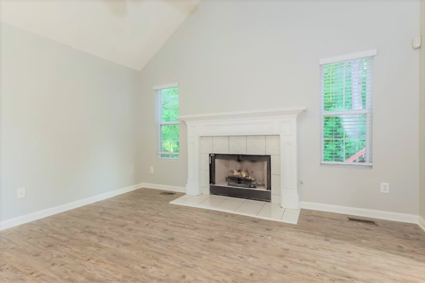 1722 Graywood Dr SE photo 3