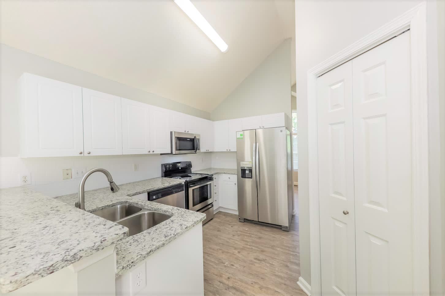 1722 Graywood Dr SE photo 4