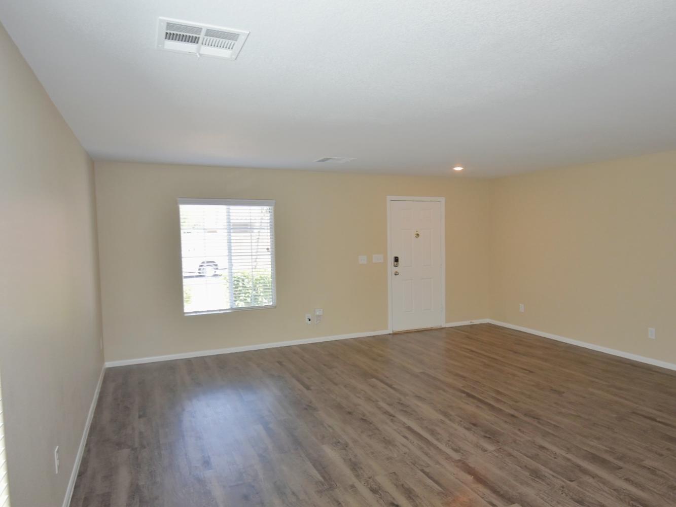4933 Elkin Creek Ave photo 2