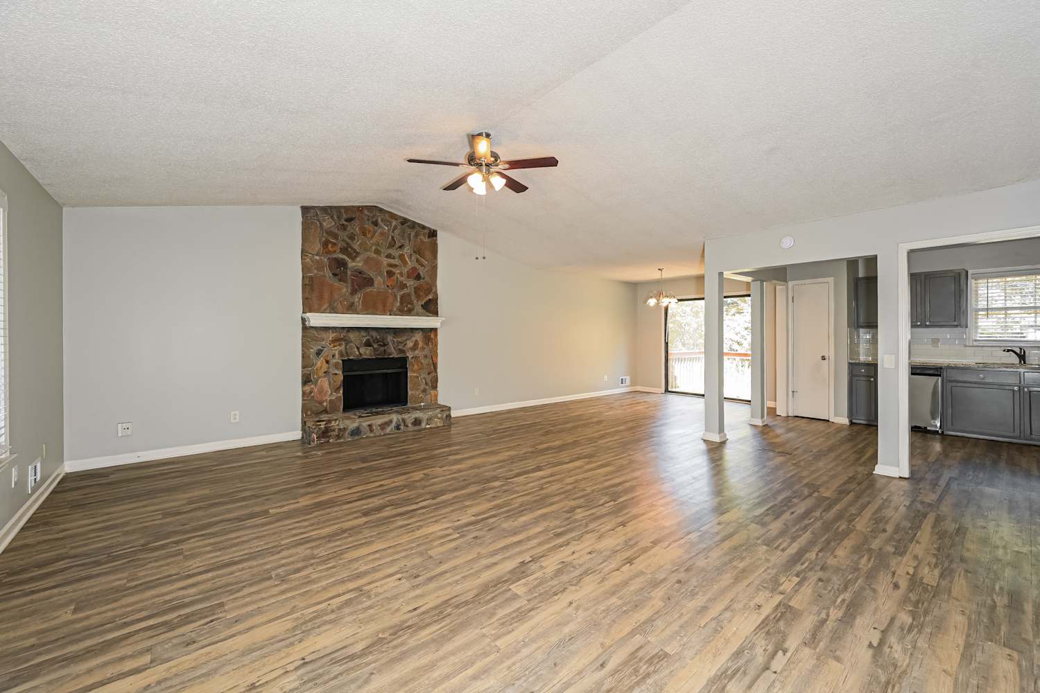 2390 Hinton Rd photo 4