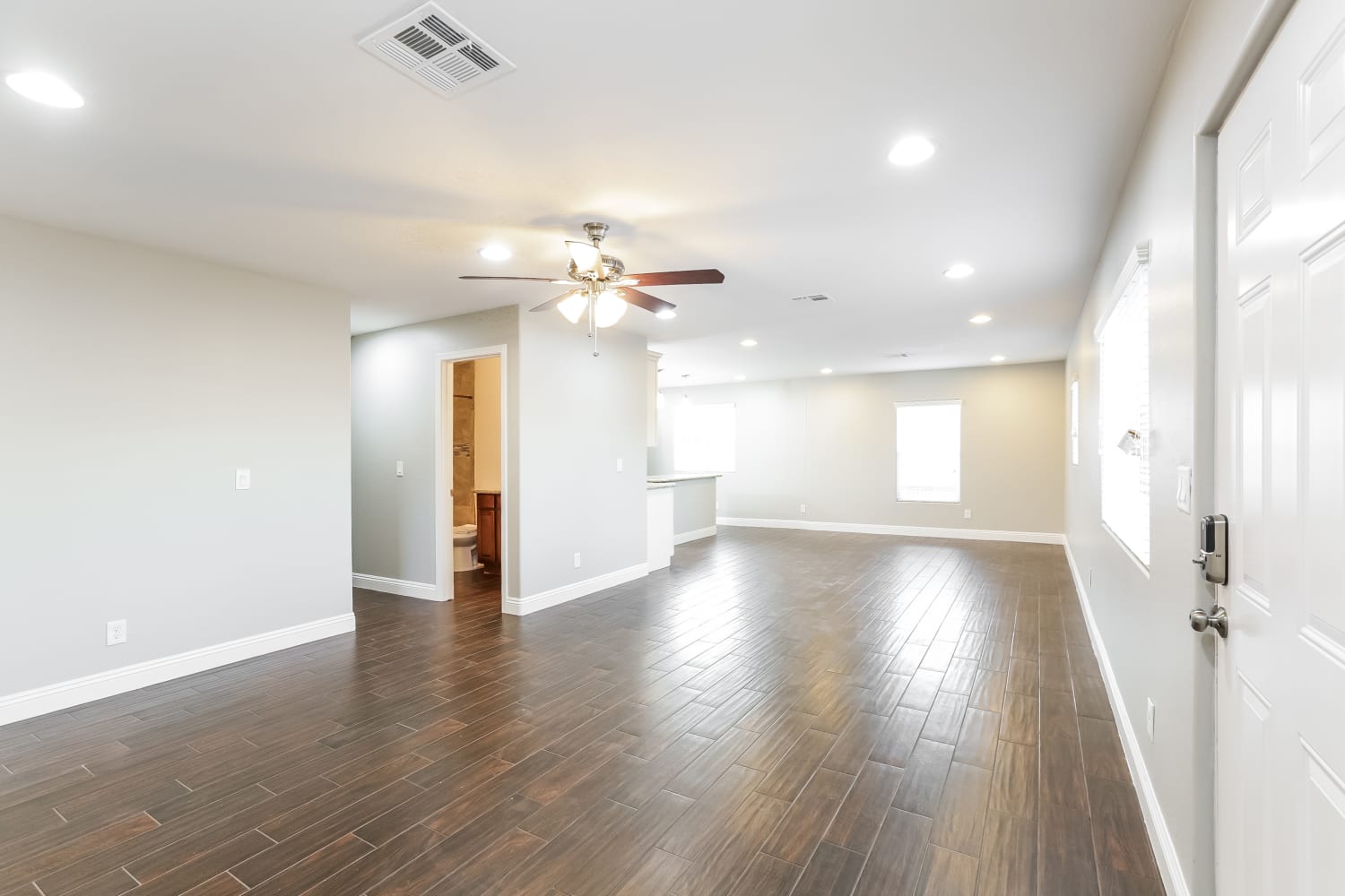 1014 E Harry St photo 4
