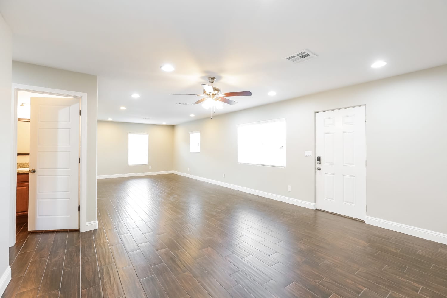 1014 E Harry St photo 3