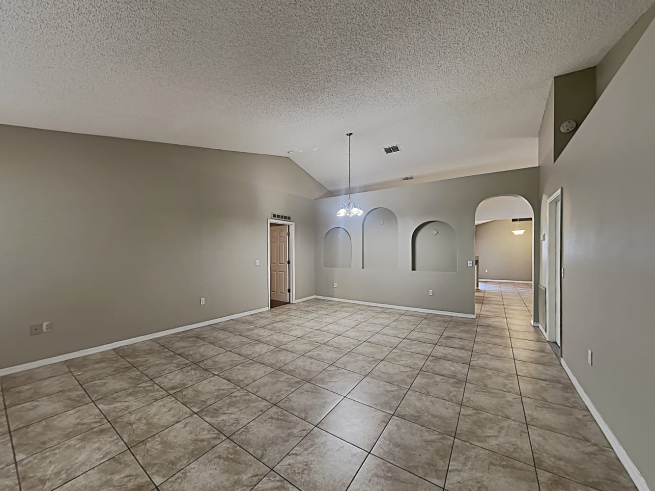 5627 Oakwood Knoll Dr photo 3