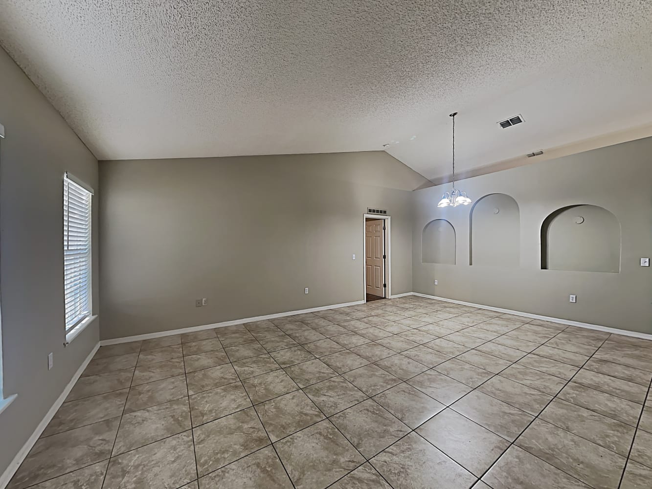 5627 Oakwood Knoll Dr photo 4