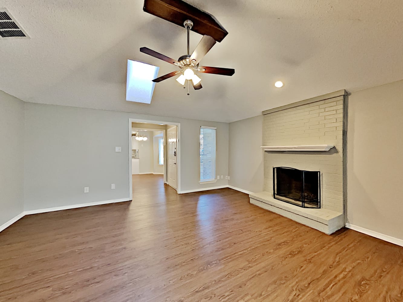 2206 Cedarcrest Dr photo 3