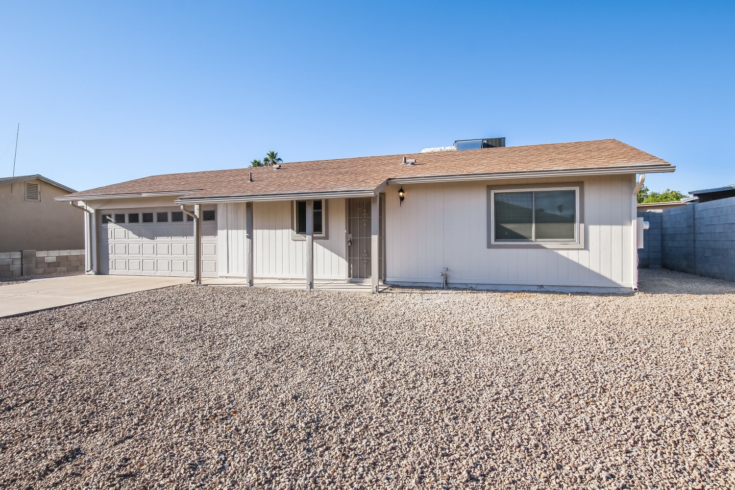 2720 E Michelle Dr photo 2