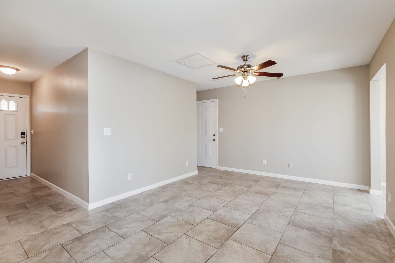 2720 E Michelle Dr photo 3