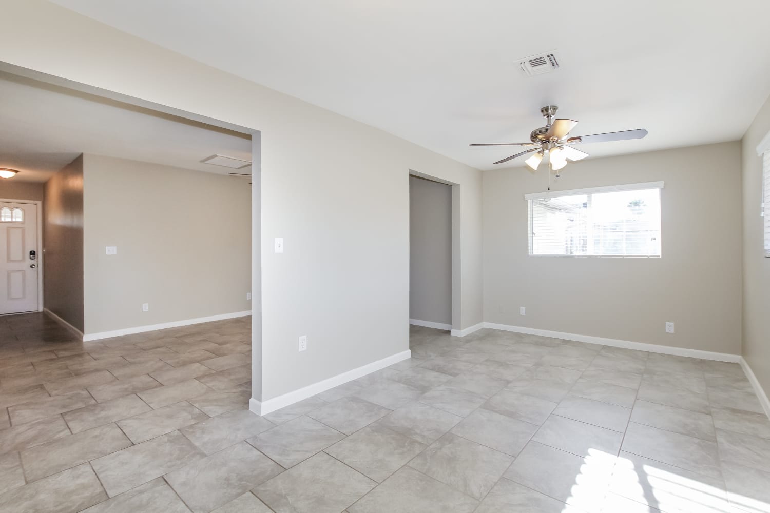2720 E Michelle Dr photo 4