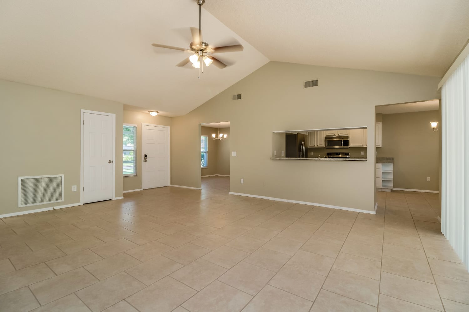 15103 Southfork Dr photo 3