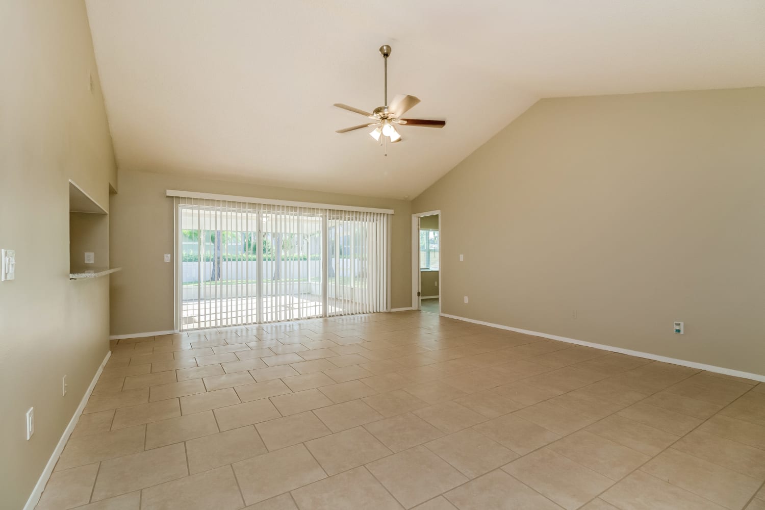 15103 Southfork Dr photo 4