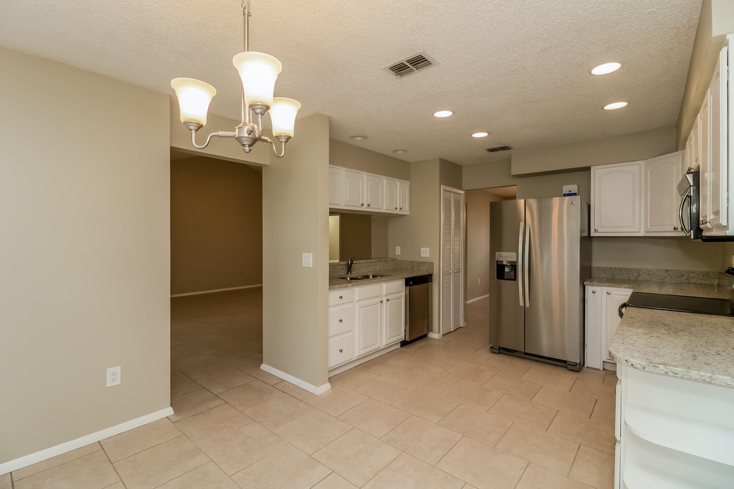 15103 Southfork Dr photo 5