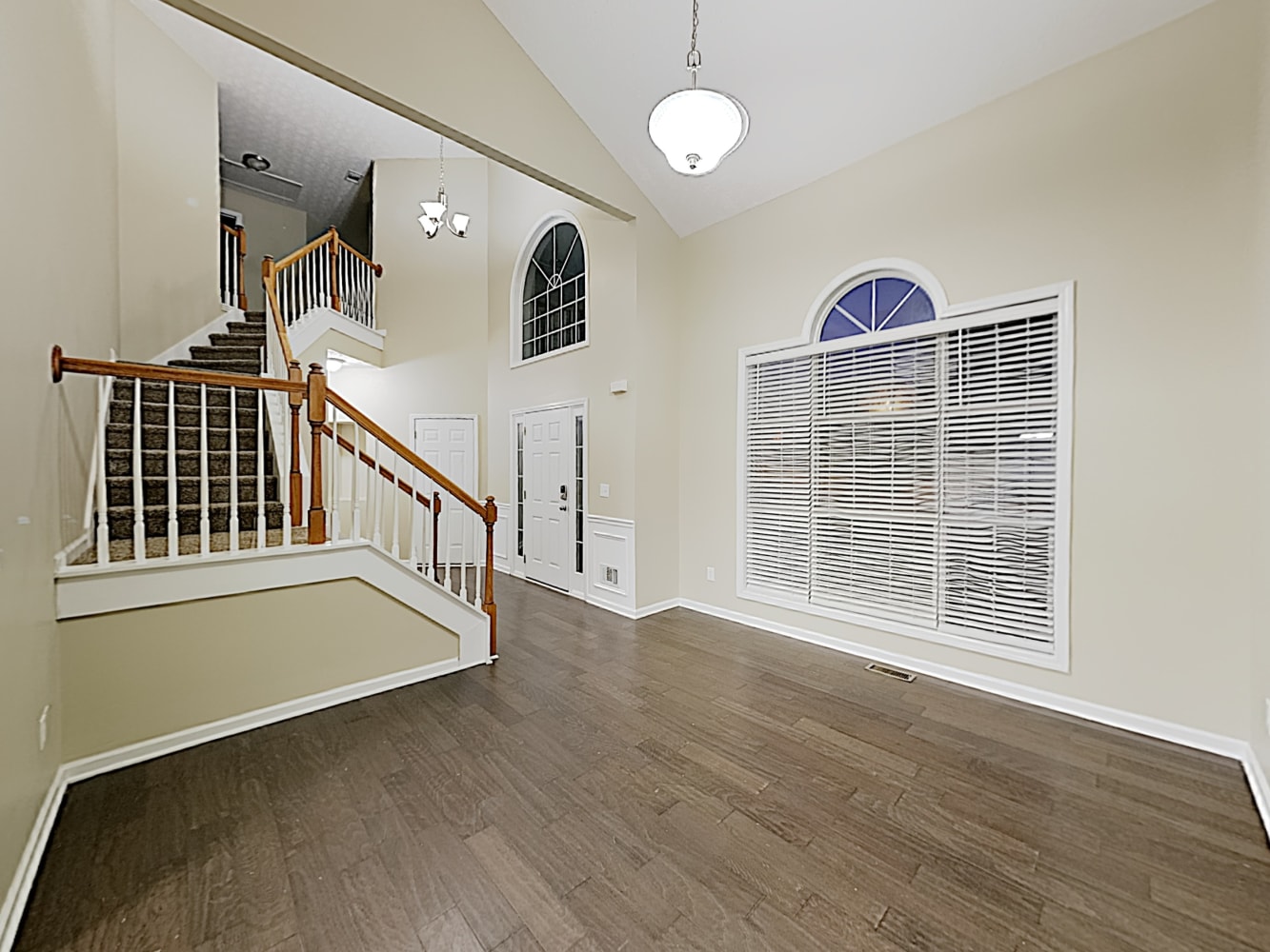 532 Chaucer Way photo 5