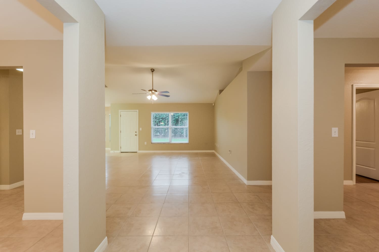 7685 Canterbury Cir photo 3